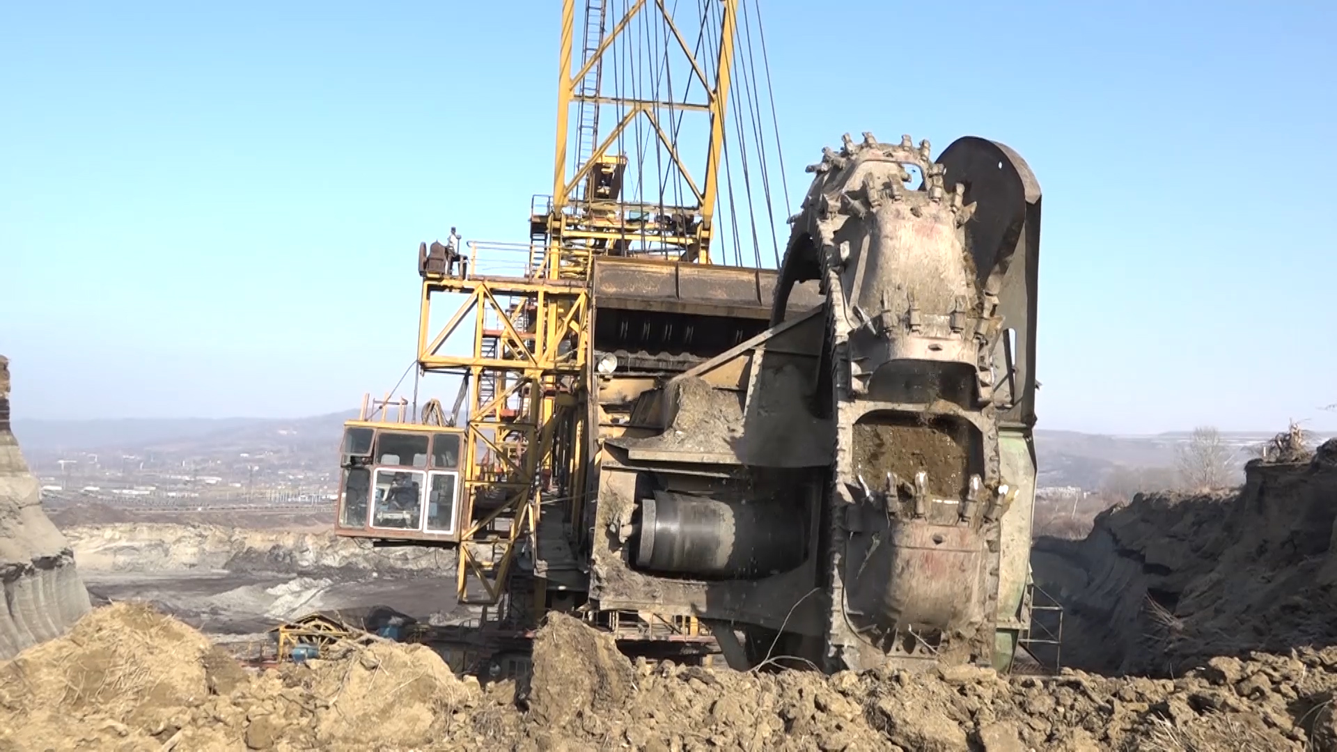 Reparații la excavatoarele de mare capacitate din minerit