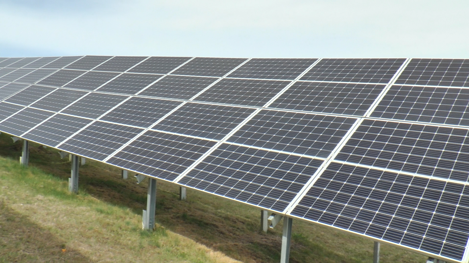Parcurile fotovoltaice de la CEO sunt încă în faza de proiect