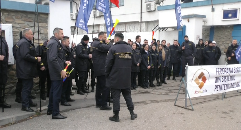 Târgu Jiu: Angajații de la Penitenciar au ieșit din nou în stradă