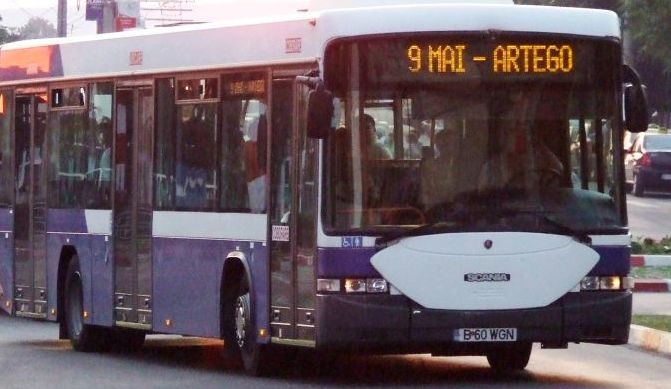 Târgujian bătut în autobuz
