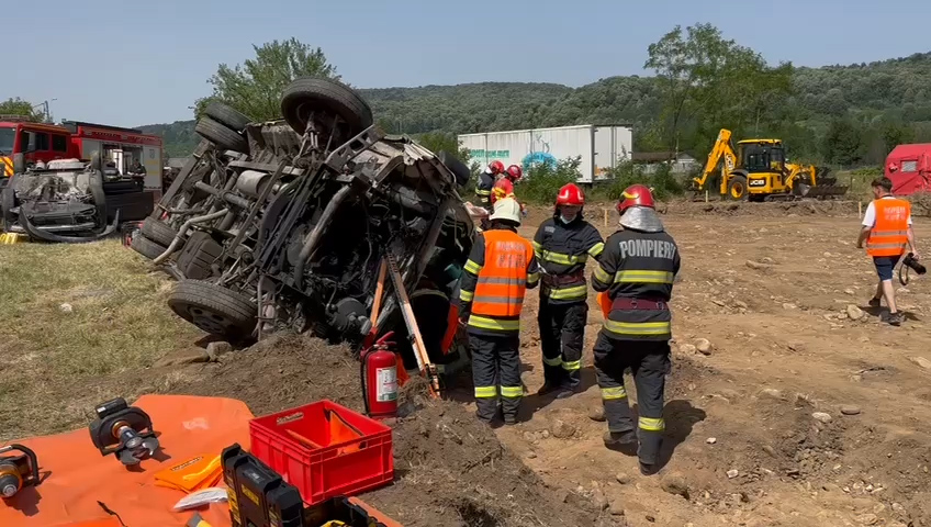 Pompierii gorjeni, în acțiune. Elicopter SMURD la Bumbești-Pițic