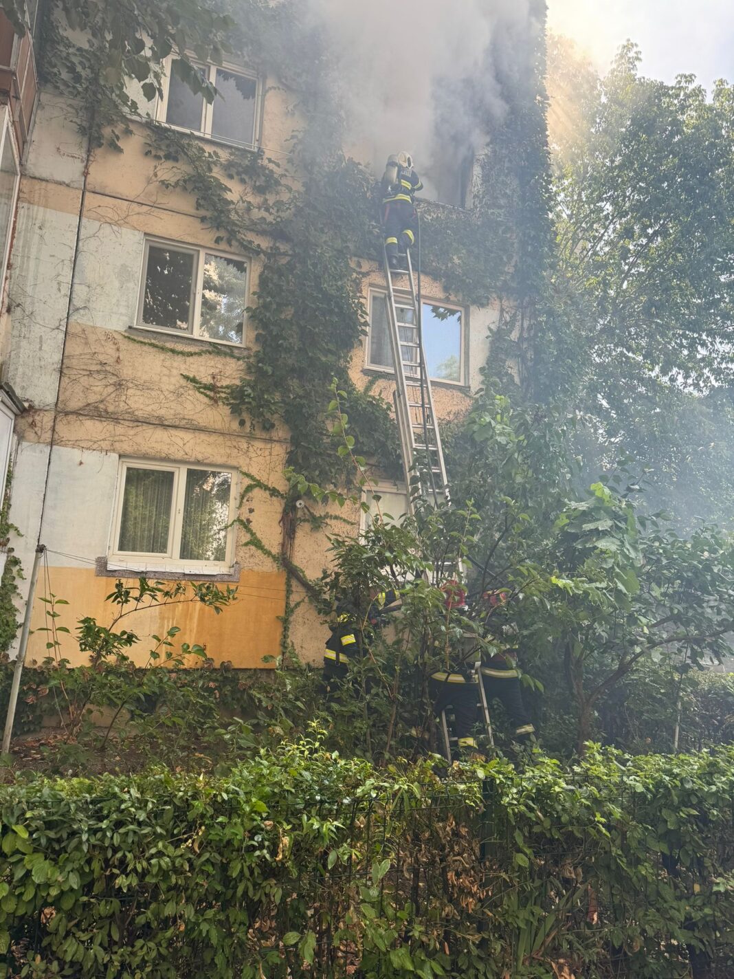 15 persoane evacute după un incendiu la Craiova