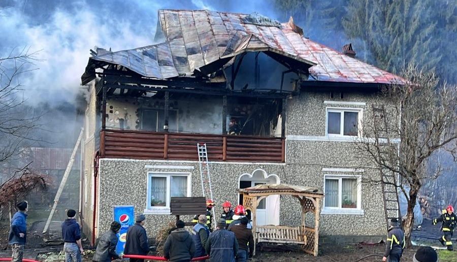 Incendiu într-o stațiune din județul Vâlcea