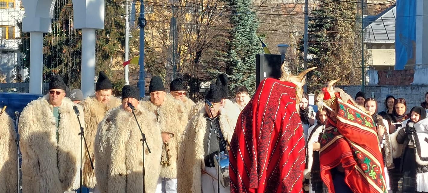 „Alaiul obiceiurilor de iarnă”, mâine la Târgu Jiu