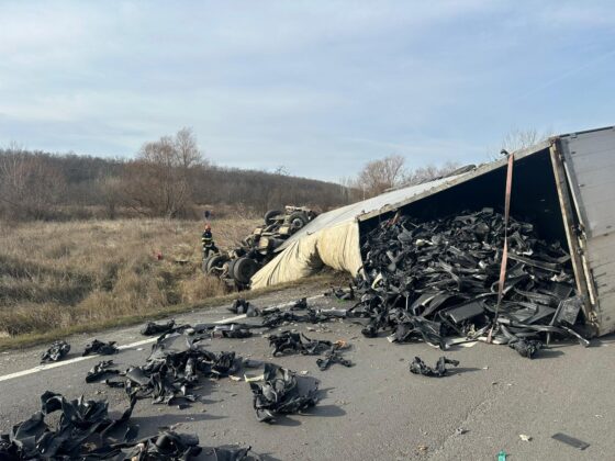 TIR răsturnat la Almăj!