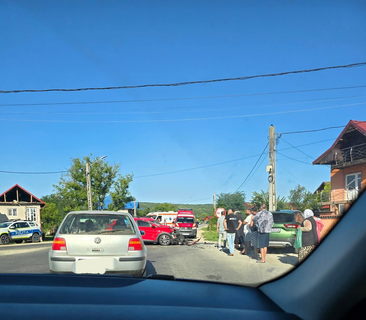 Două persoane rănite într-un accident la Târgu Cărbunești