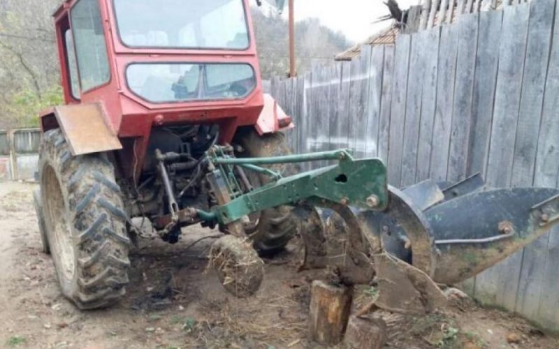 Cercetat pentru multiple infracțiuni, după ce a condus băut un tractor