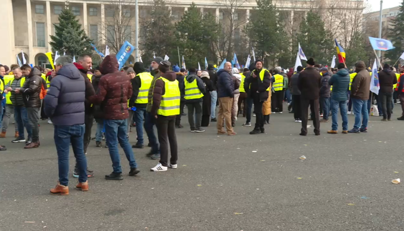 Mii de sindicaliști protestează în Piața Victoriei