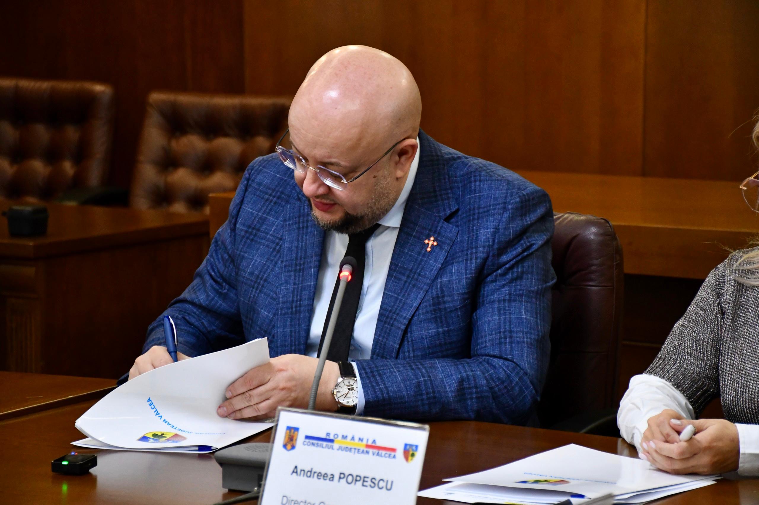 CJ Vâlcea atrage 1,1 milioane de euro pentru energie verde în instituțiile publice