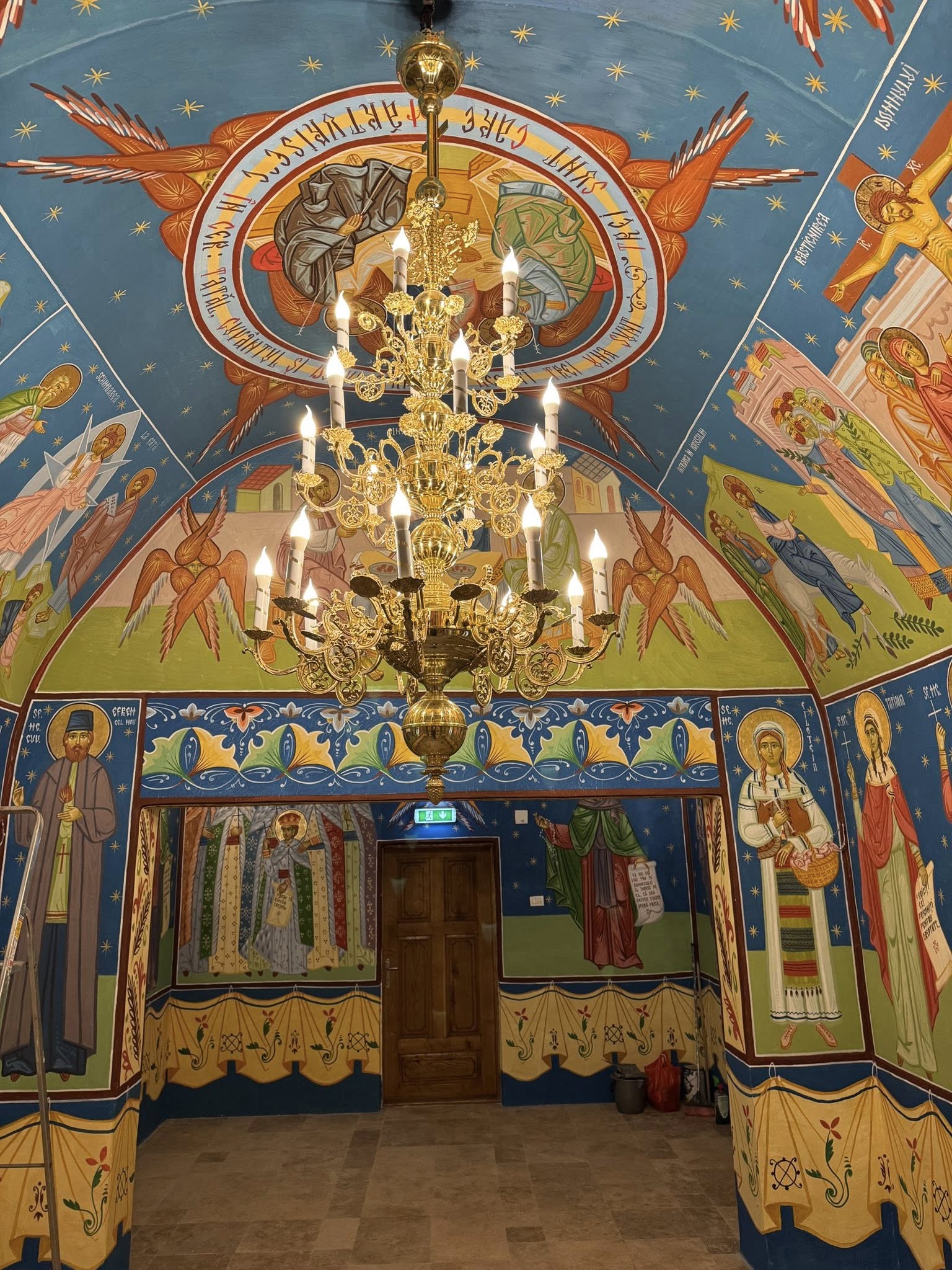 Bisericuță din Negomir, readusă la viață prin solidaritatea localnicilor