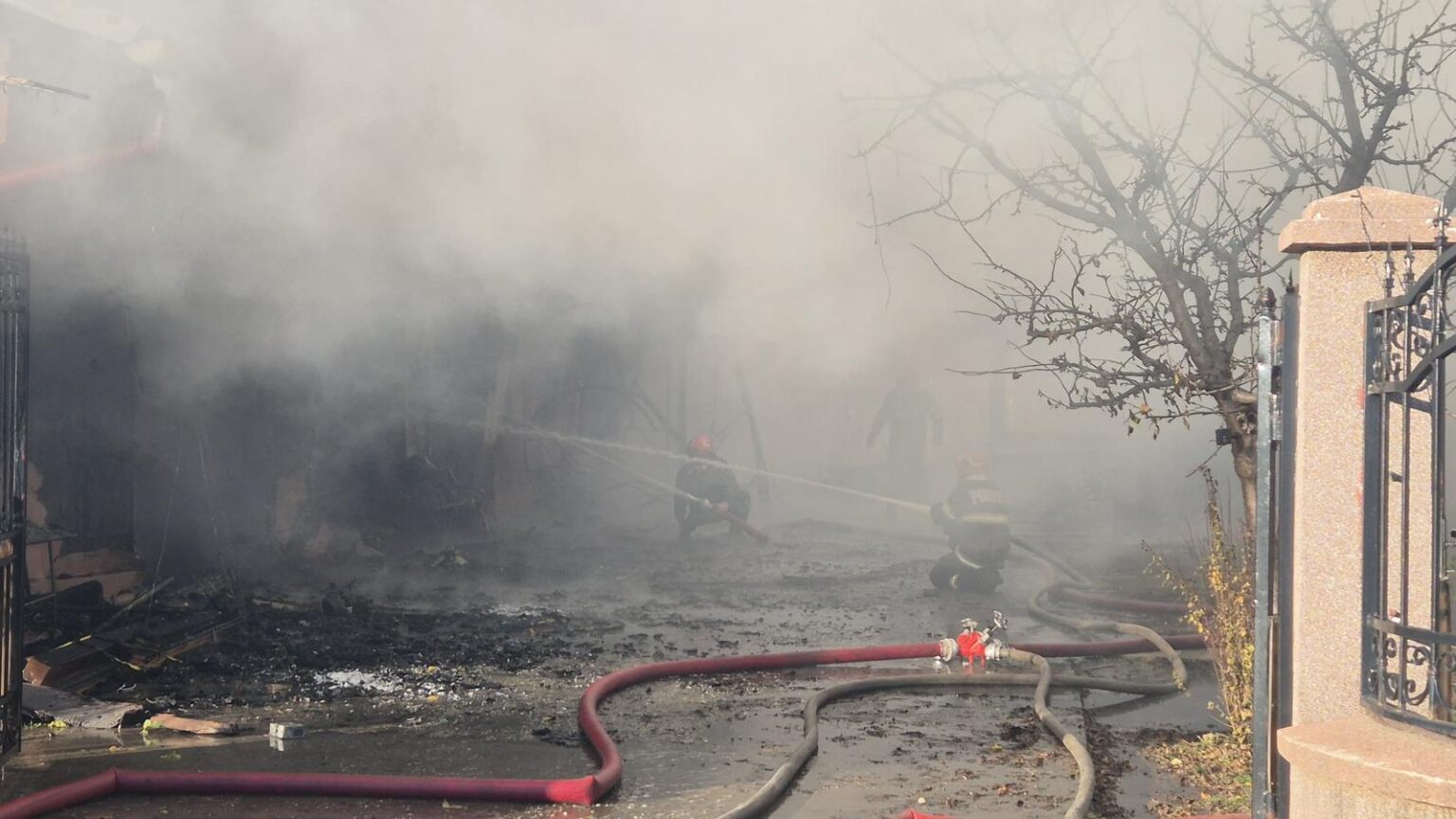 Incendiu de amploare la Vânju Mare