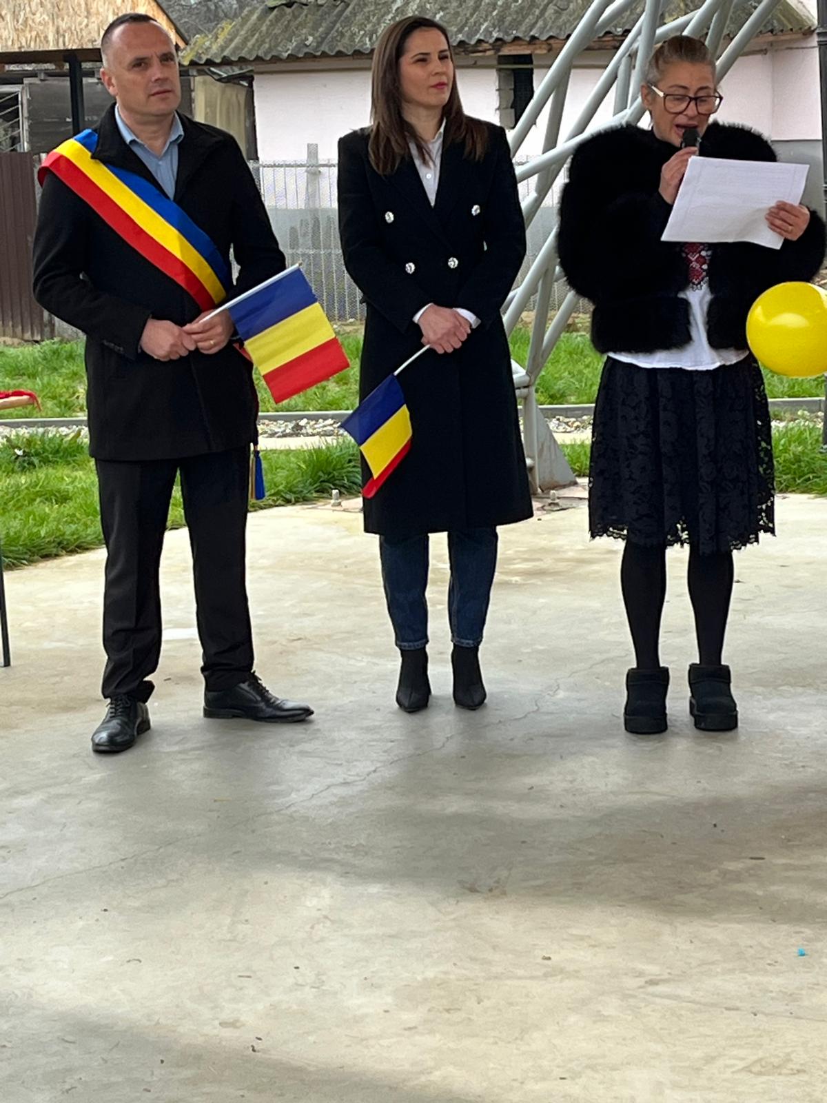 1 Decembrie, sărbătorit cu emoție la Școala Gimnazială Aninoasa