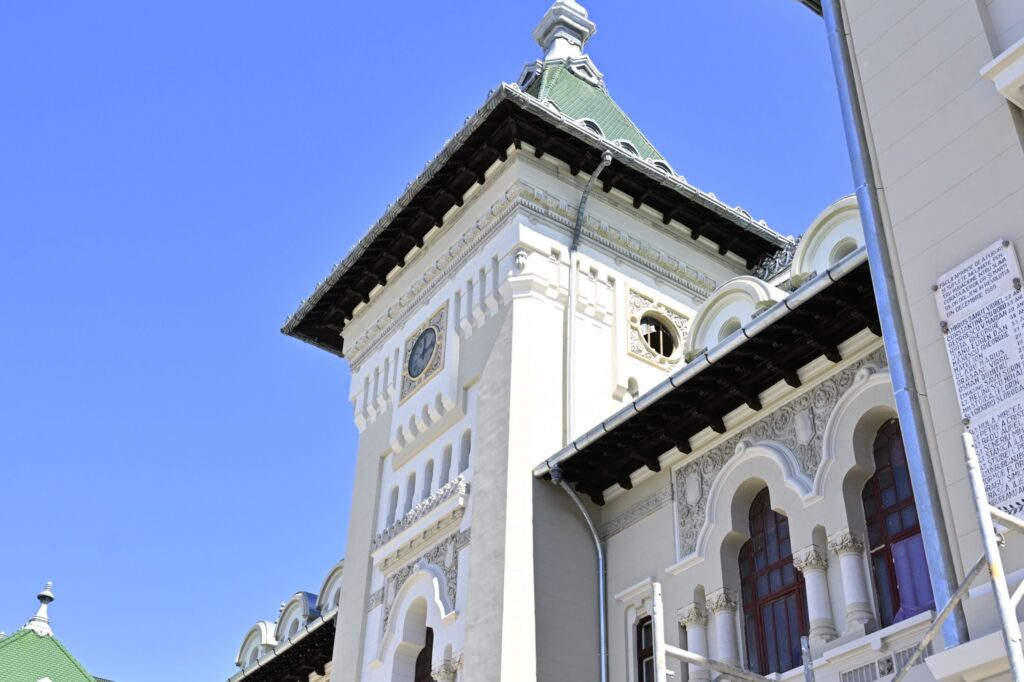 Consiliul Judetean Dolj plateste pentru ca Palatul Administrativ sa si recapete stralucirea 1024x682 1