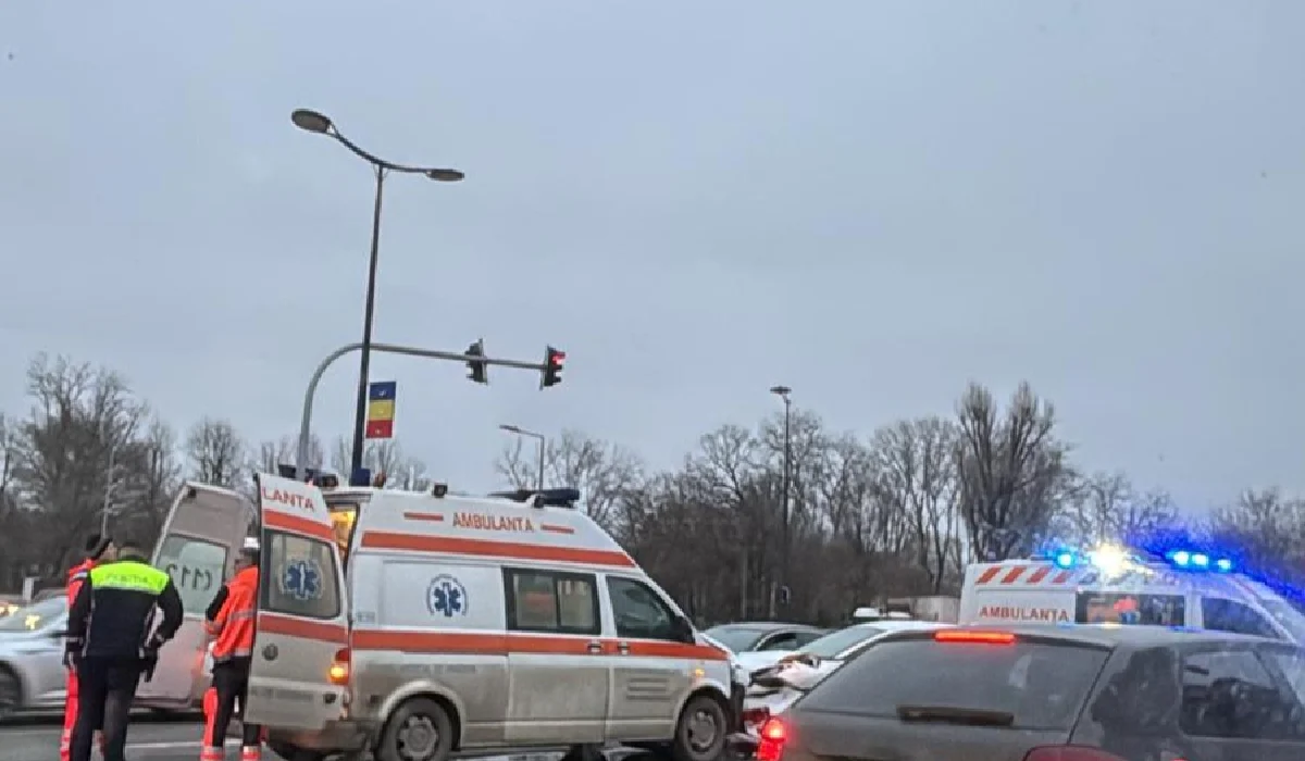 Patru autoturisme implicate într-un accident în Gorj accident ambulanta 2