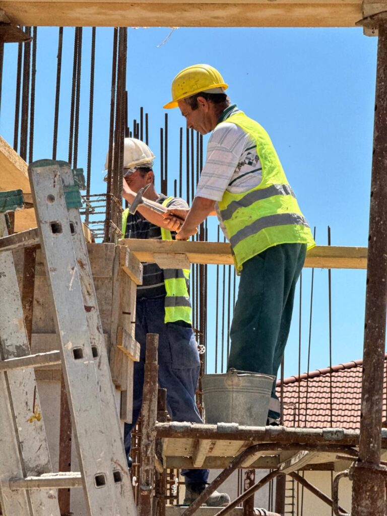 Lucrările la centrul pentru persoane cu dizabilități din Slătioara au fost reluate 1a81791b 90bf 48c9 bacd a85f69cf10c0