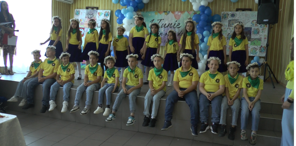 Activități speciale pentru copiii din Fărcășești, de Ziua Copilului POYA 5