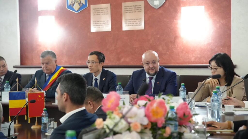 Ambasadorul Chinei, vizită oficială în Vâlcea b811b41e f3d2 4f22 bc3d f03079adfad5
