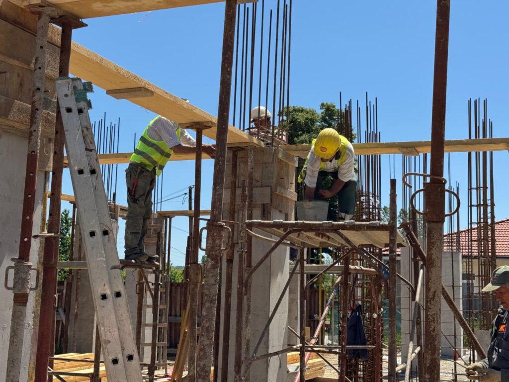 Lucrările la centrul pentru persoane cu dizabilități din Slătioara au fost reluate f7446d35 2e1f 4d43 b49a 3327f43c3efa