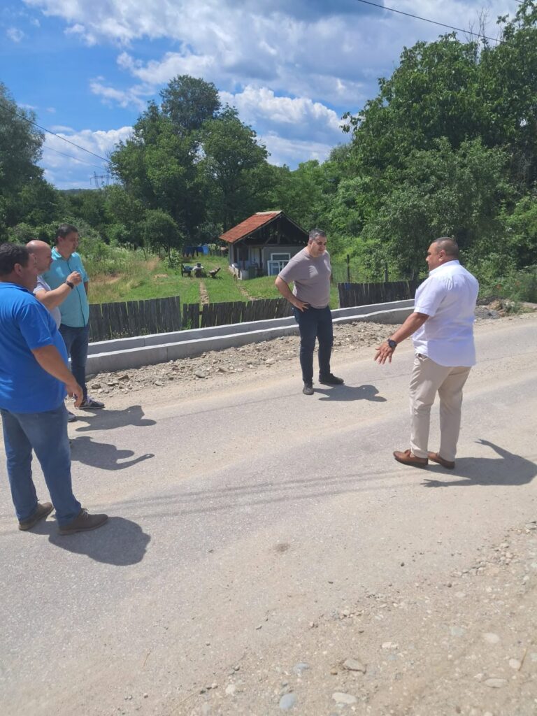 Autoritățile județene verifică stadiul lucrărilor de modernizare de pe DJ 672C 728893492 36543779931904316 6620838702091002912 n