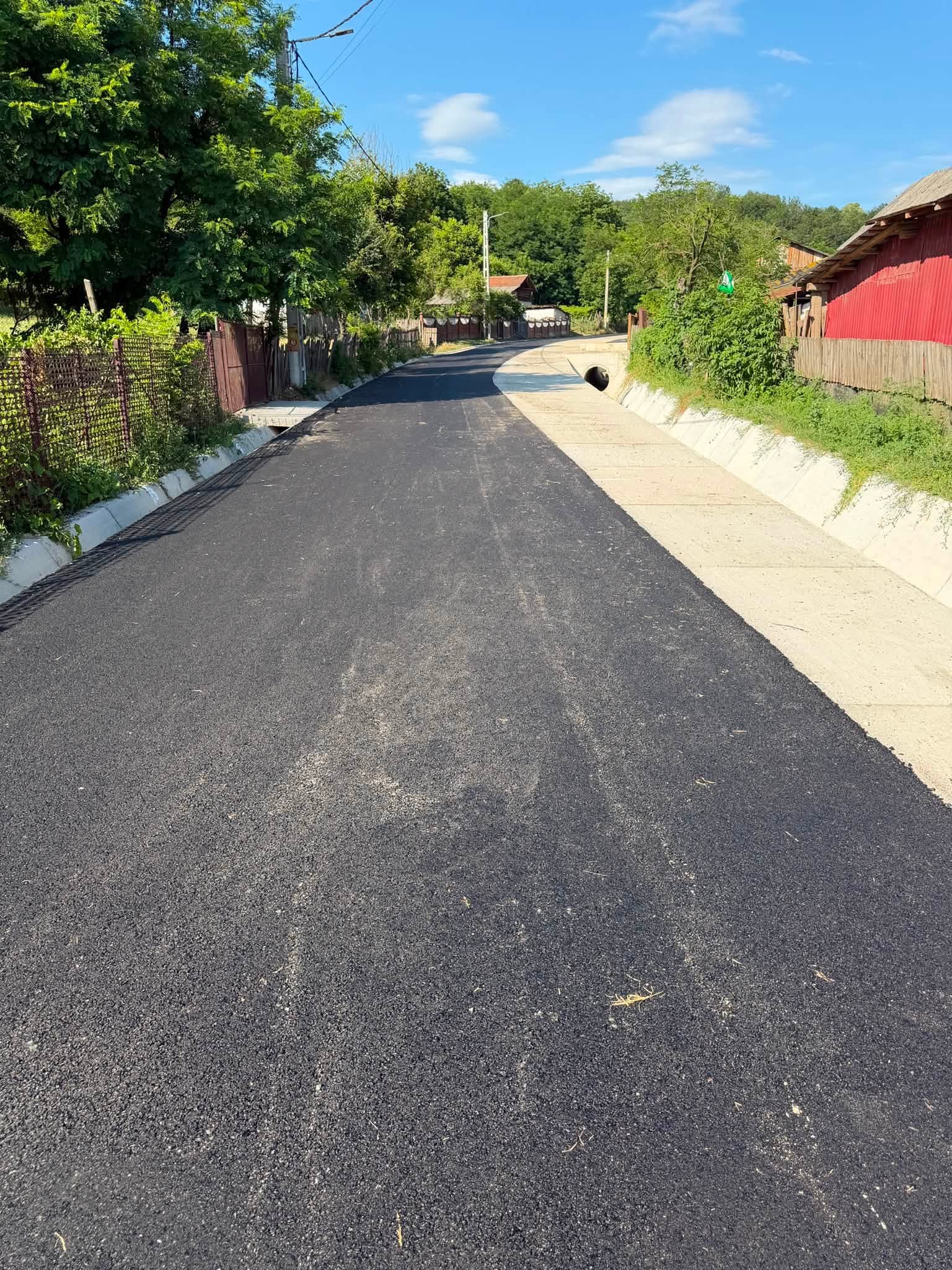 Drumuri sătești modernizate în Negomir 739616112 1567944495044952 5787990085282863617 n