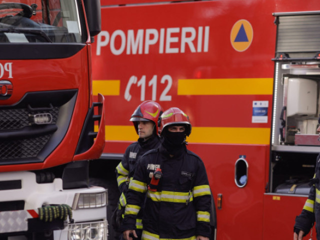 Incendiu la o construcție pe strada Cireșului din Târgu Jiu PTc4NGFjZmQzMzBjMGZhZWE5ZjI3NzRkMDc1YWY2OTAz.thumb