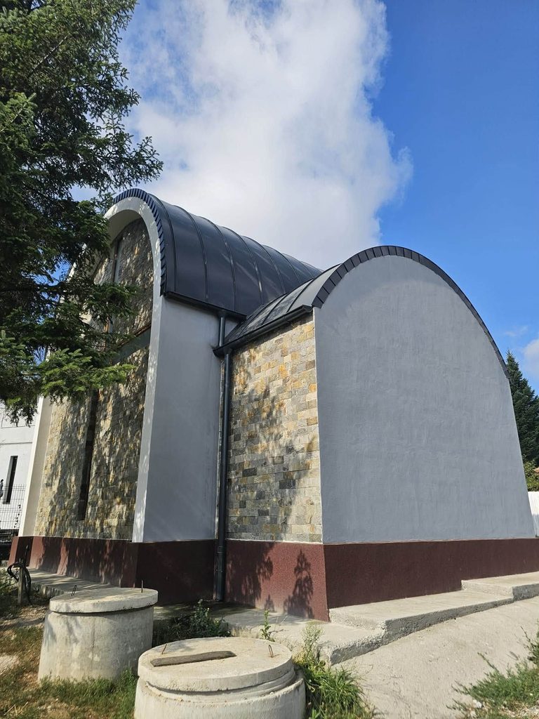 Prima capelă construită în zona Motru în ultimele două decenii, dată în folosința Parohiei Motru I 788017613 3238218853032833 5090698418356786863 n 768x1024 1