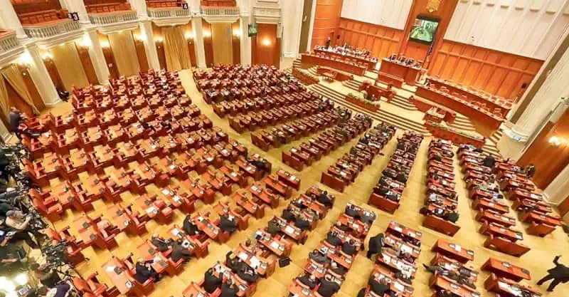 Amendamentul care îi scapă pe consilierii locali de incompatibilitate a fost adoptat camera deputatilor