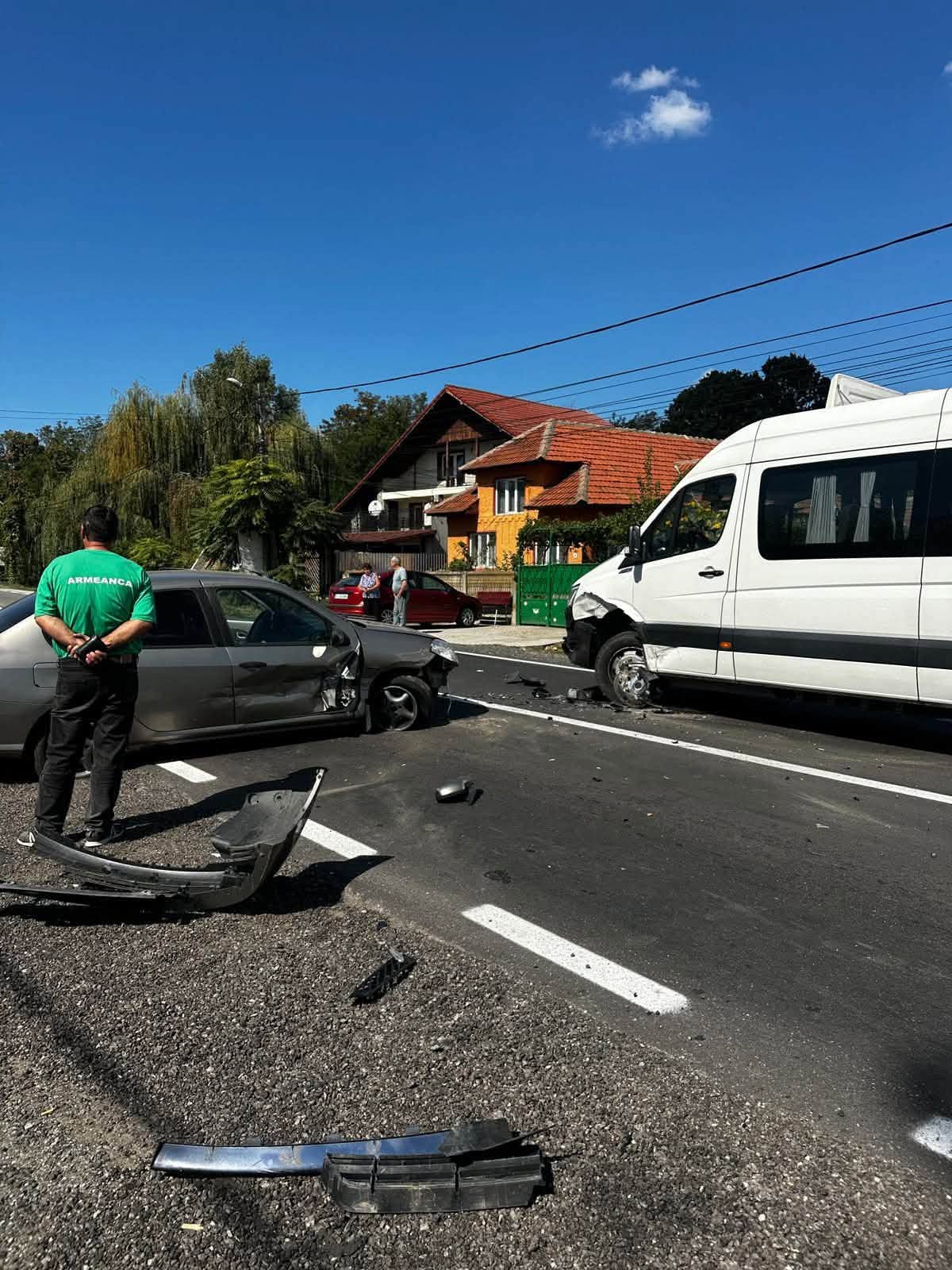 Scoarța: Accident cu trei autoturisme implicate și o femeie rănită 813715428 3259870584200993 2219997200221925218 n
