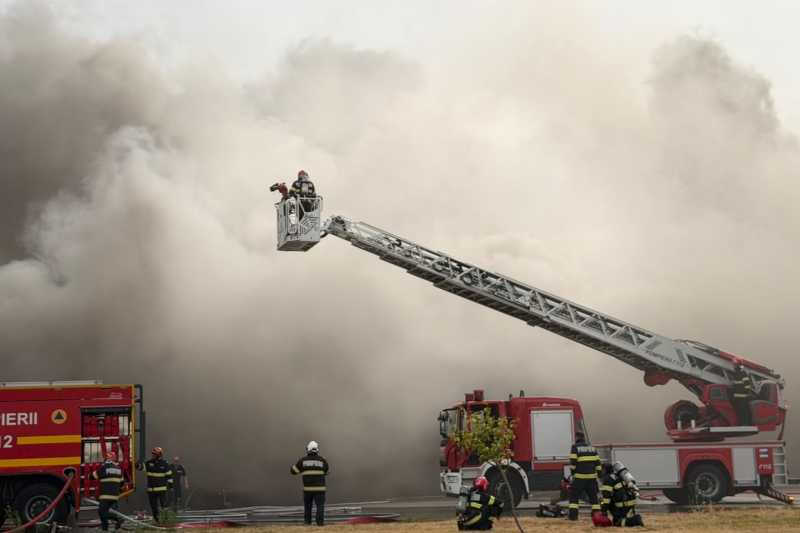Drobeta Turnu Severin: Intervenția pompierilor îngreunată de condițiile meteo incendiu