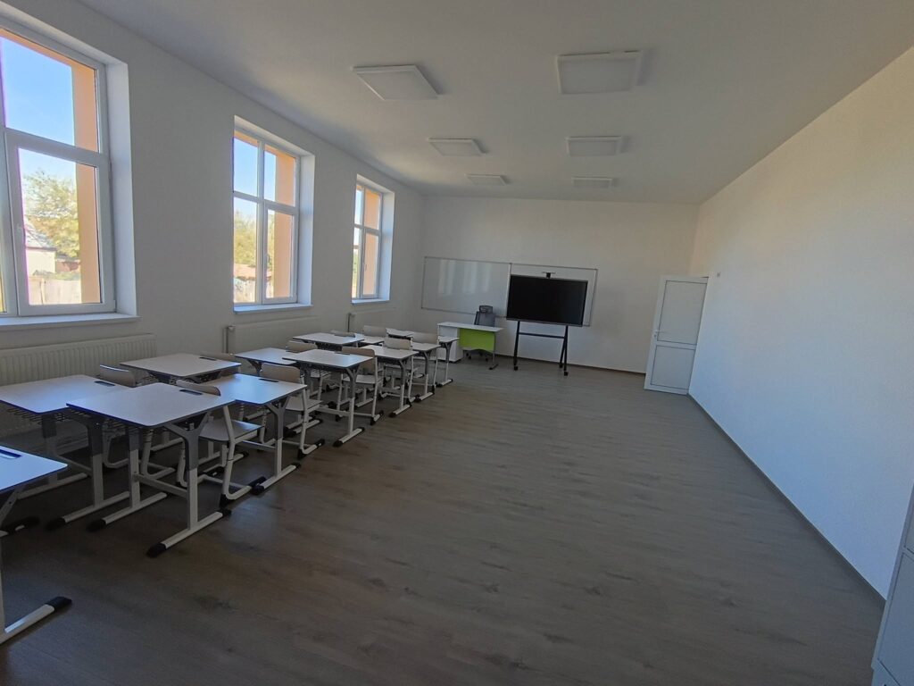 Școală modernizată la Dănești, la început de an școlar scoala danesti 1