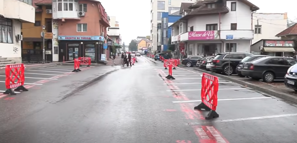 Circulație pe ambele sensuri în Târgu Jiu pe strada Siretului str siret